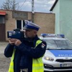 POLICJA-szuszy-radar-pomier-predkosc-radiowoz-kia-policjant